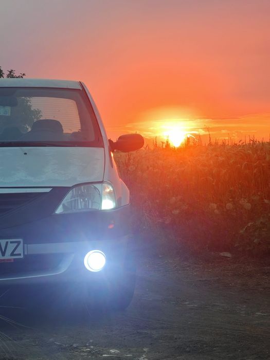 Vând Dacia Logan