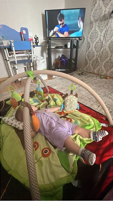 Продам развивающий коврик для малышей