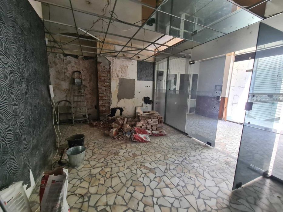 Търговски Обект В Широк Център, Гр. Хасково