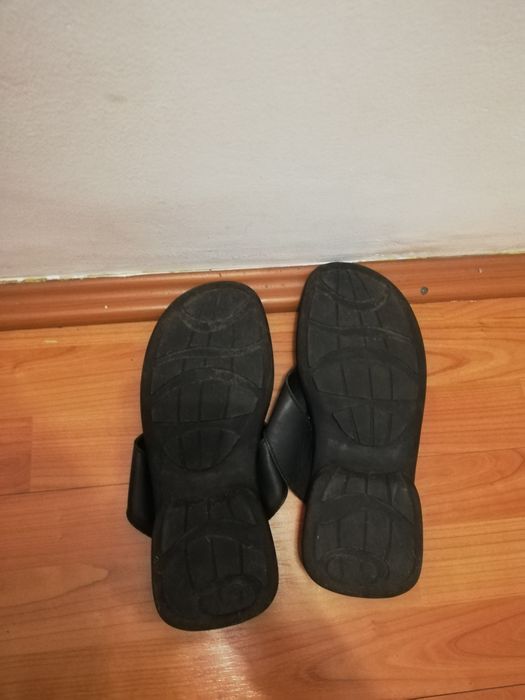 Saboti barbati gen flip flop