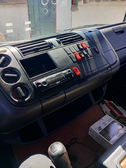 Мерцедес Атего 2004 година.