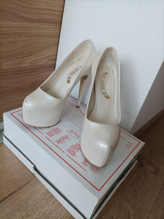 Комплект официални обувки с чанта