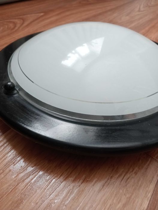 Продам потолочный светильник