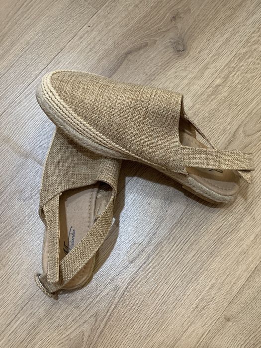 Чисто нови затворени сандали - Mulanka