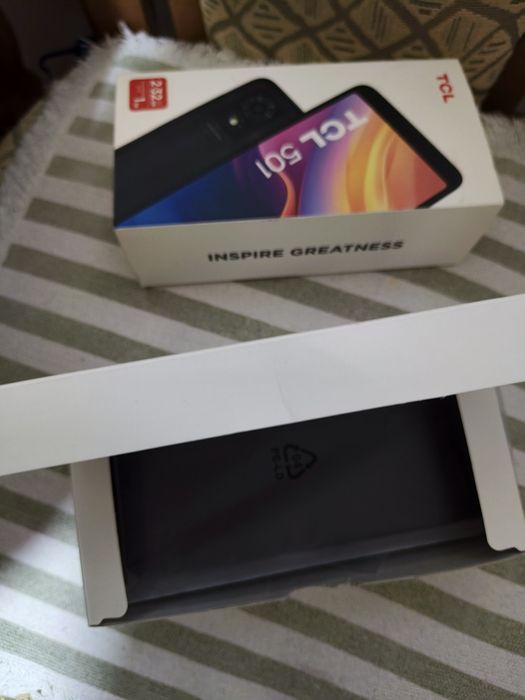 Vând TCL 501 – nou, în cutie!
