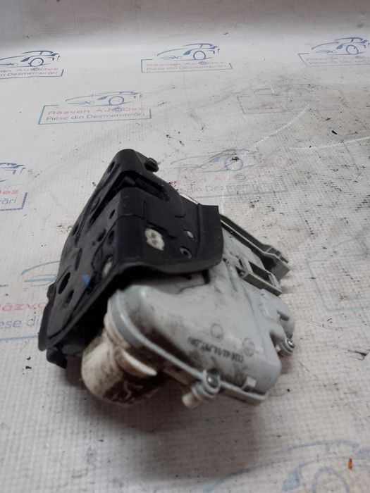 broasca dreapta fata audi a3 2008