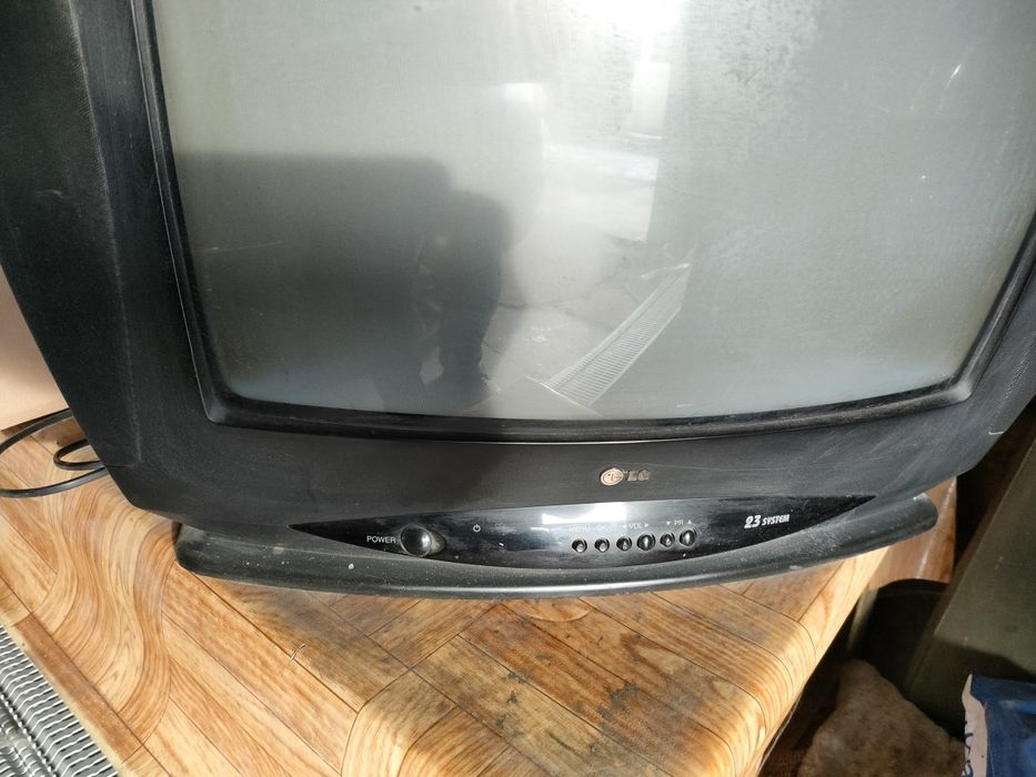 Телевизор LG.         .