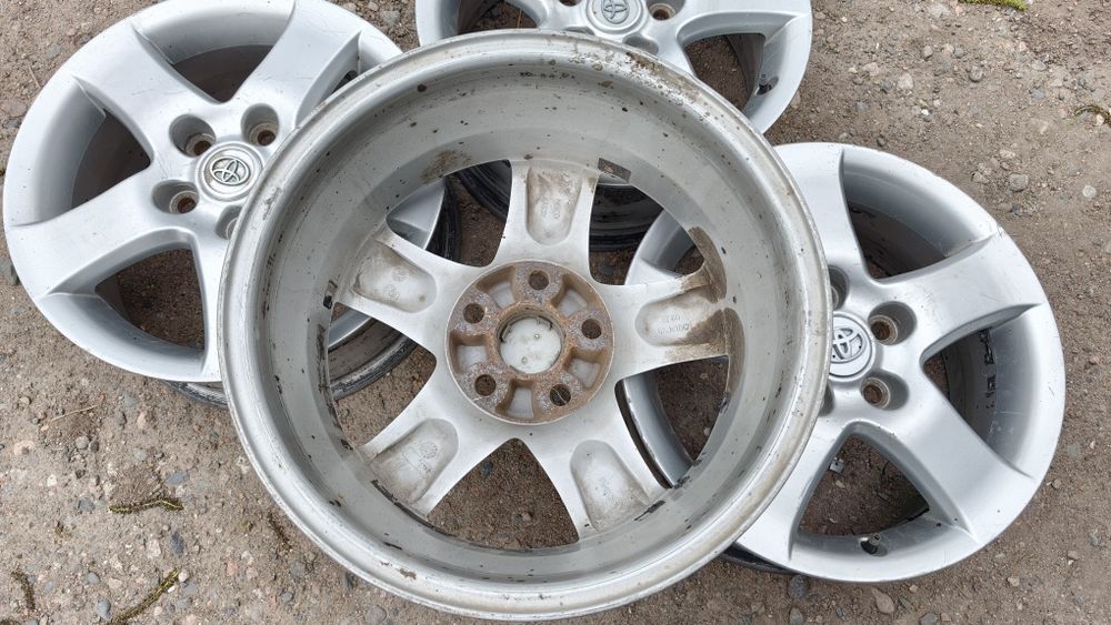 Комплект дисков R16. Камри.