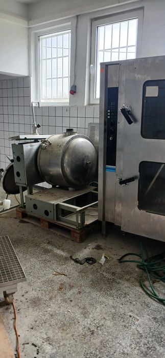 Производствени машини за месарски цех.професионални, конвекторни фурни,машина за различни видове тестени изделия.