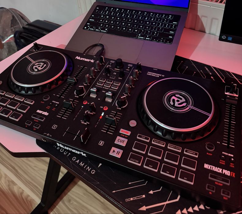 Numark Mixtrack Pro FX (Placa DJ)