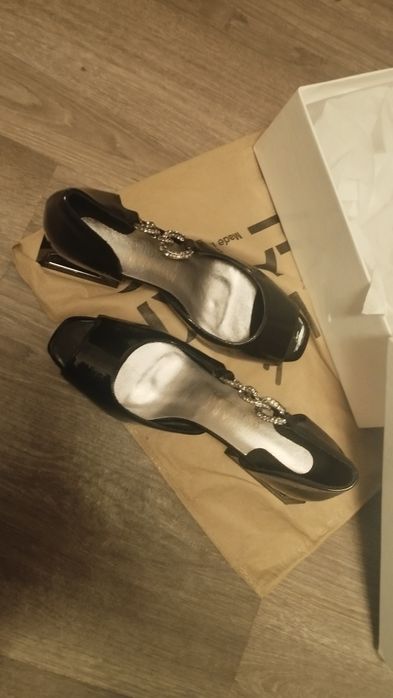 Продаются женские новые босоножки.Таких нет ни у кого.