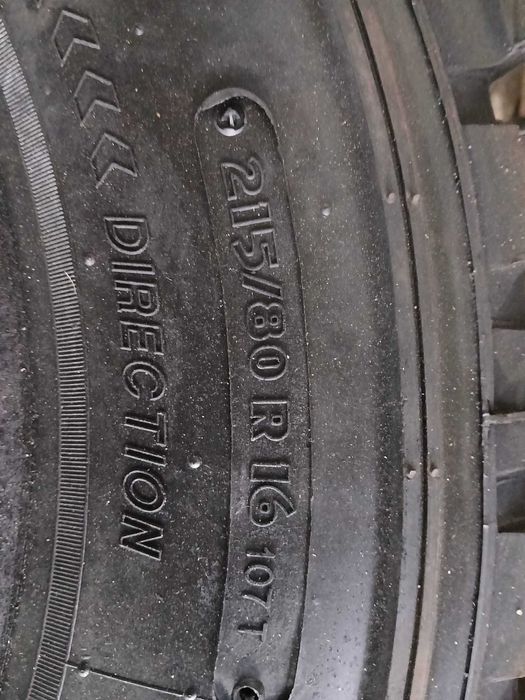 De vanzare 4 anvelope noi.