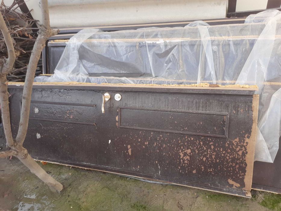 Продается двери двери