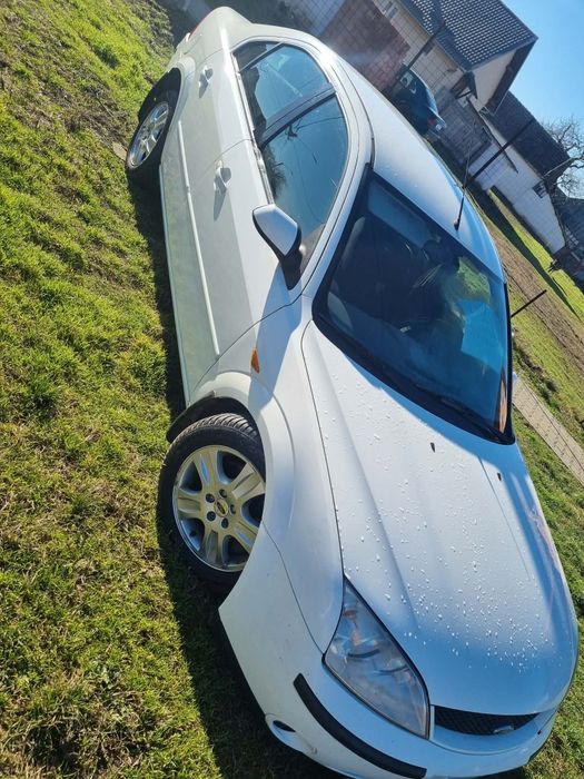 Vând Ford Mondeo
