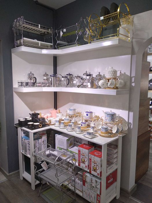 Торговые витрины для магазинов, бутиков, аптек, любой формы vitrina.