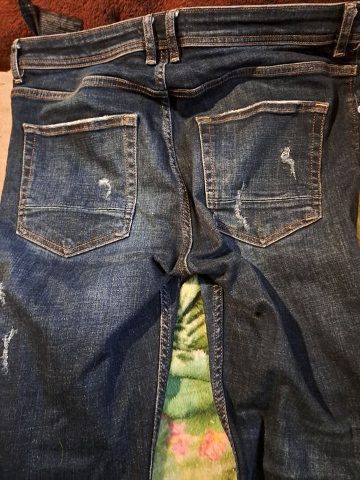 Blugi rupți zara  mărimea 44