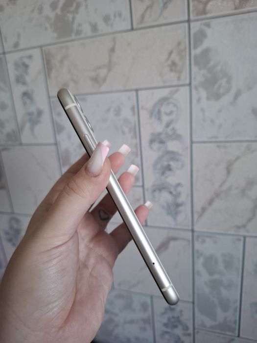 iPhone 1 1  128gb