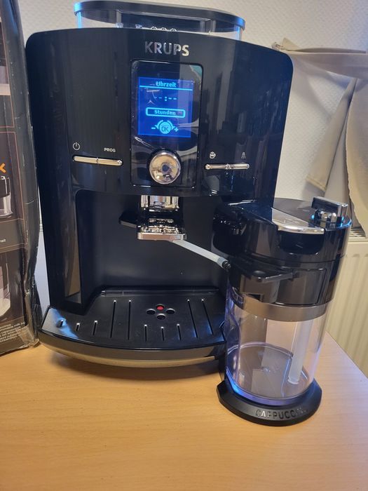 Кафеавтомат Krups Latt'Espress EA8298 с млечен контейнер и One Touch капучино Каферобот