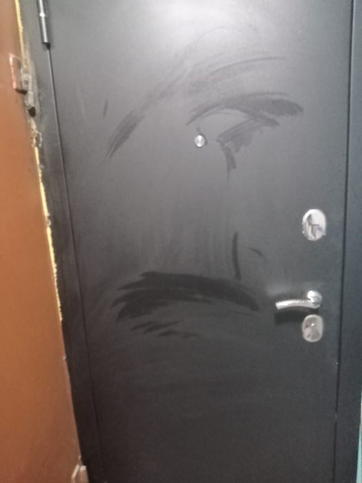 Продам дверь в хорошем состоянии