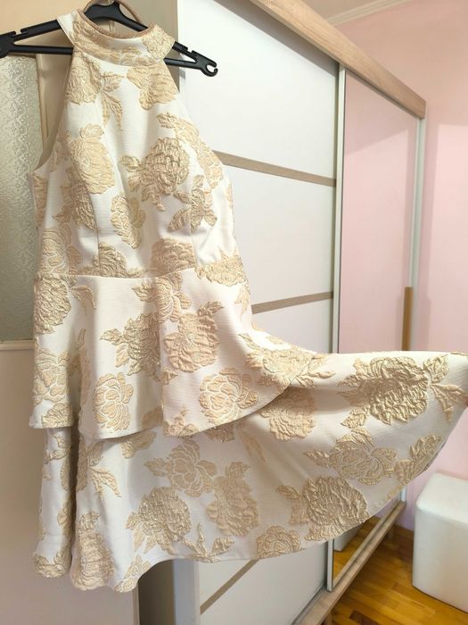 Елегантна, официална рокля.