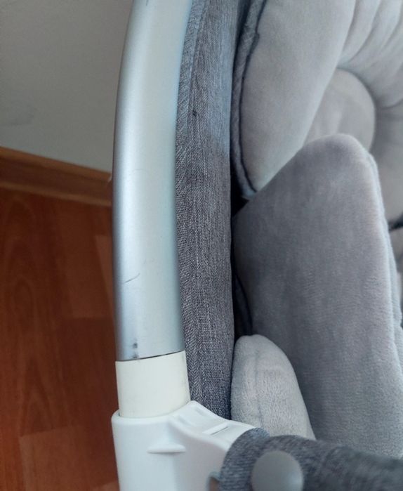 Leagăn electric pentru bebeluși