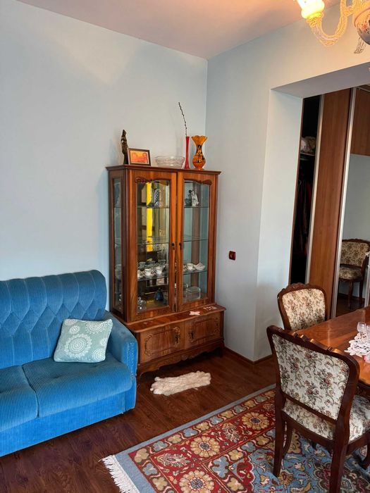 Mobila din lemn de nuc