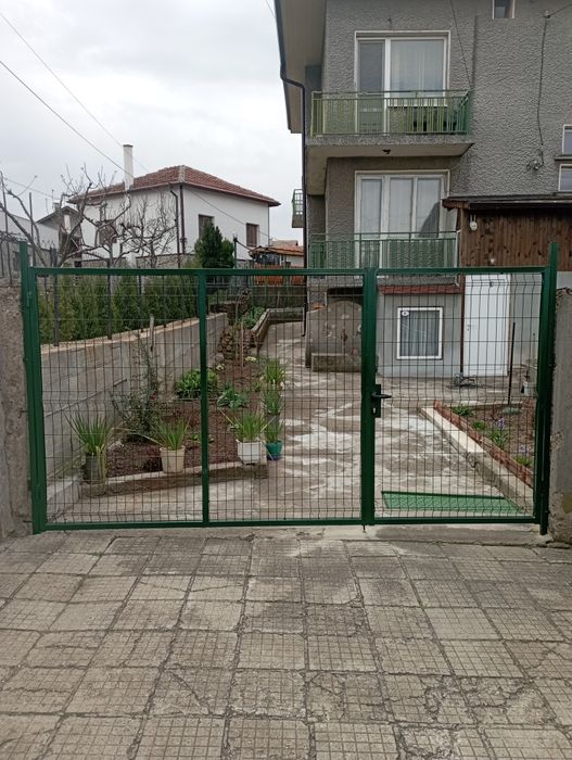 Изработка и монтаж на плъзгащи и конзолни врати