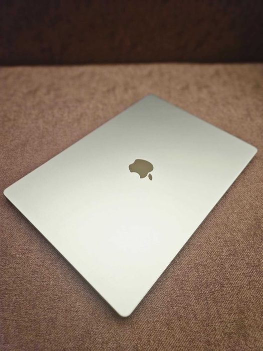 МНОГО ЗАПАЗЕН! MacBook Pro M2 16" 2023, 512 GB SSD, 16GB RAM + ПОДАРЪК