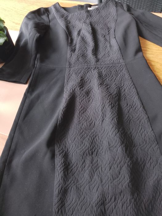 Дамска черна вталена рокля размер С