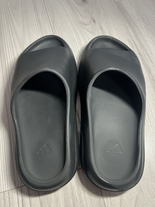 Yeezy Slides onyx