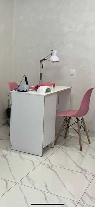 маникюрный стол со стульями