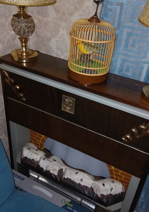 Часы и камин старинные