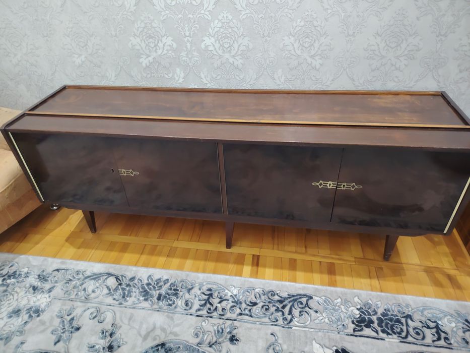 Продаётся сервант