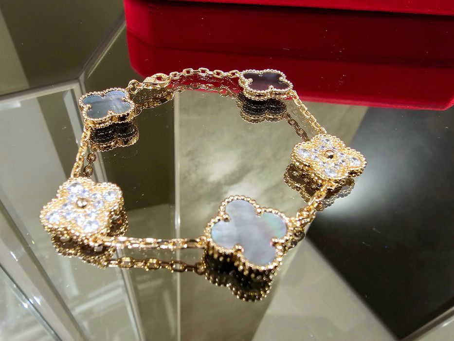 Van Cleef & Arpels VCA Rose Grey Mother Vintage Alhambra Дамска Гривна