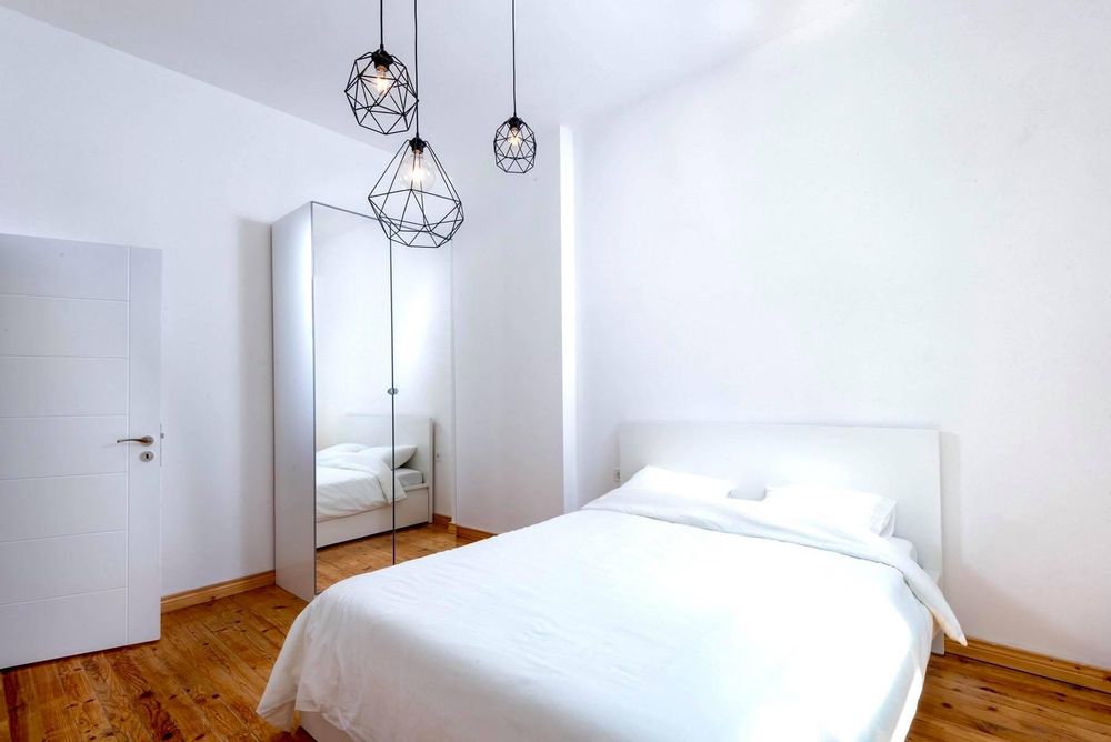 Дава се под наем Двустаен апартамент в Бургас, Център - 130 кв.м за 612 € - Снимка #5