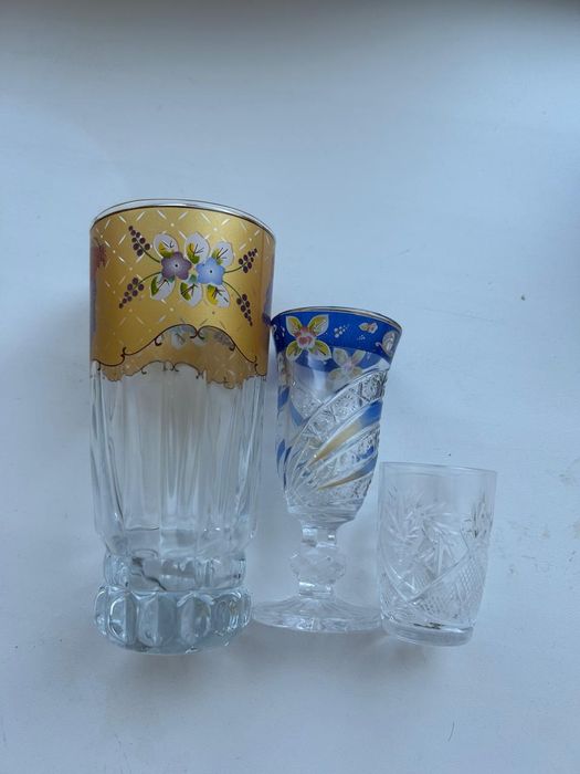 Тарелки, бокалы и рюмки