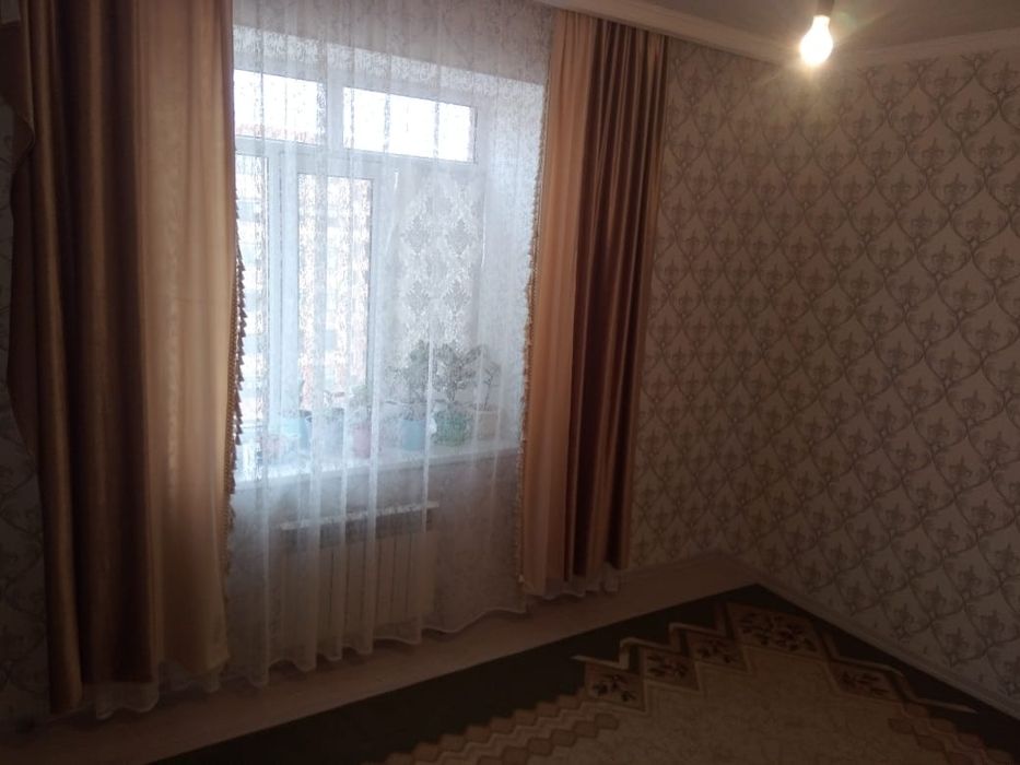 Срочно продаётся 17 мкр 2 комн