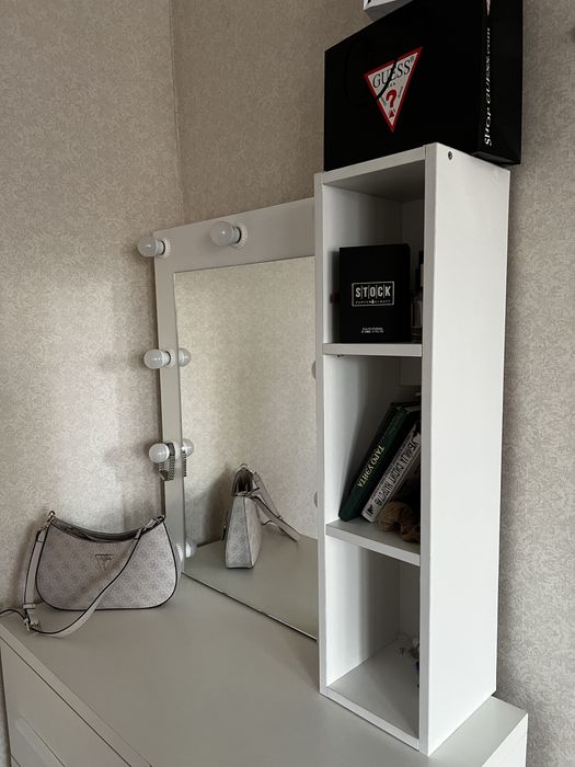 Продам туалетный столик