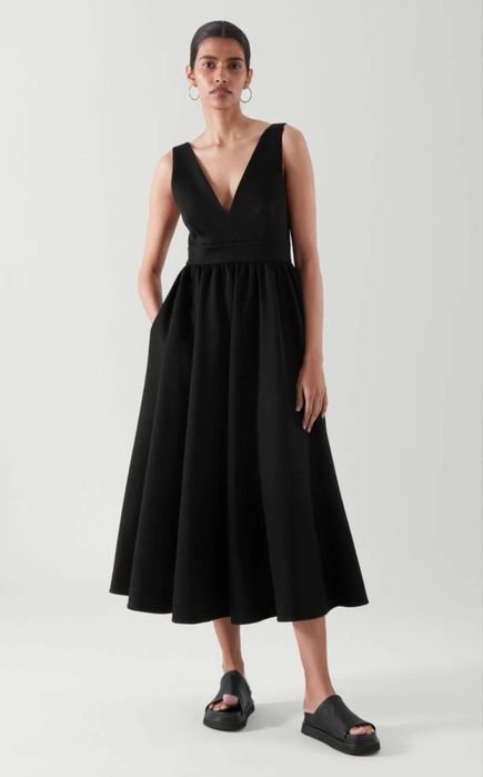 Cos рокля със странични джобове