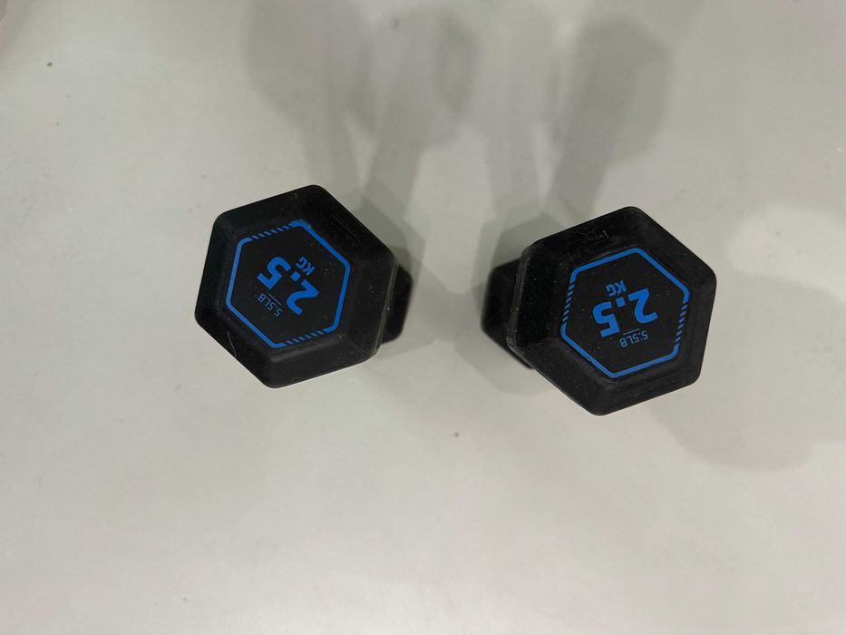 Gantere hexagonale cauciucate 2 x 2,5 kg (5 kg total) Decathlon Domyos