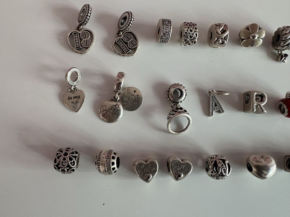 Гривни и талисмани Pandora