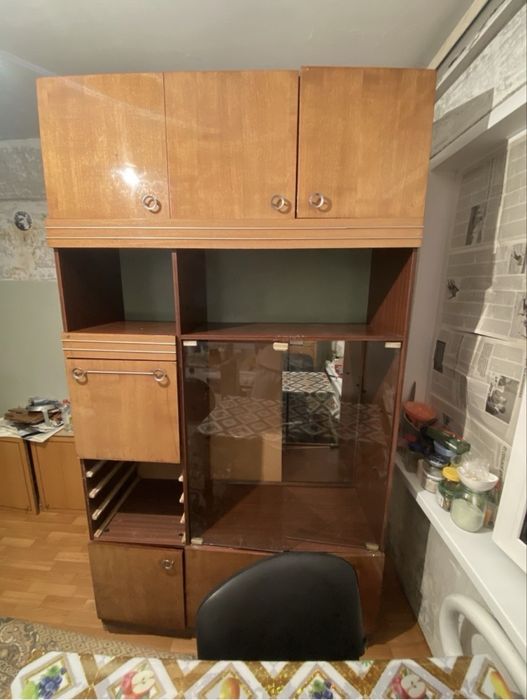 Отдам даром стол тумбу, шкаф