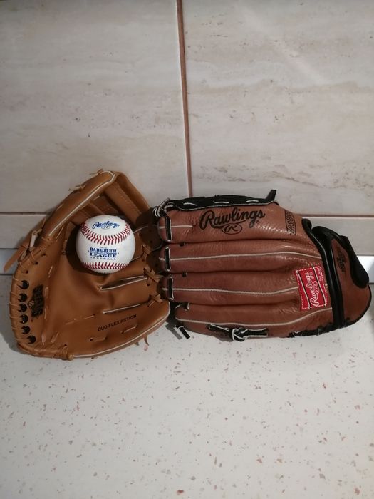 Manusi de baseball și minge oficiala