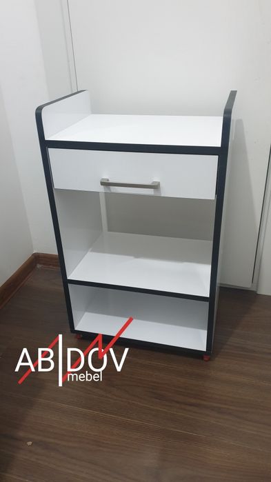 Тумбочка помощница на роликах для салона красоты по выгодной  цене