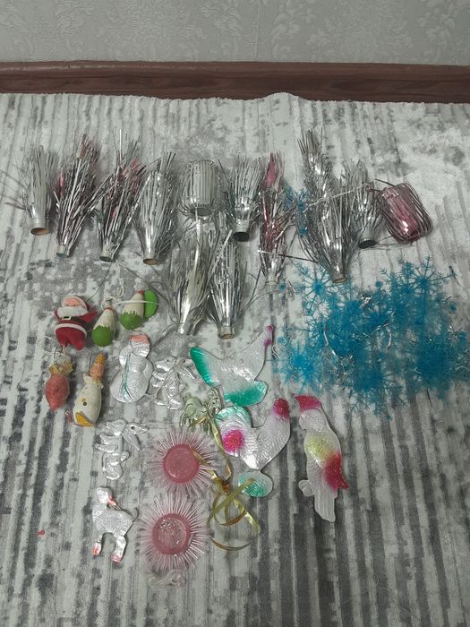 Поодам елочные игрушки