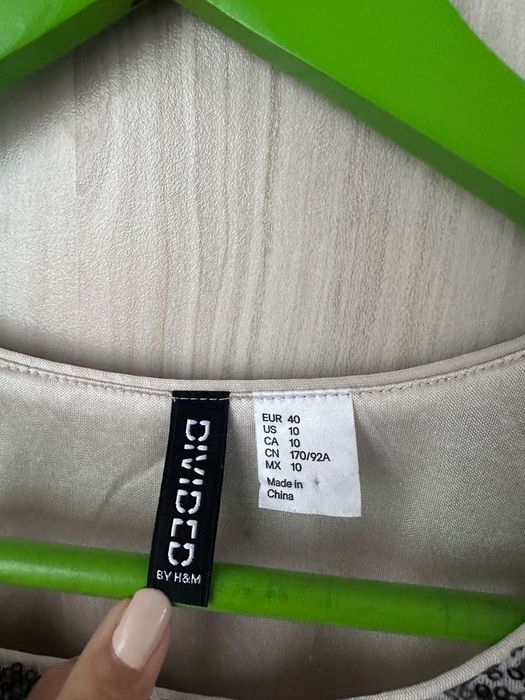 Рокля с тюл и паети - M