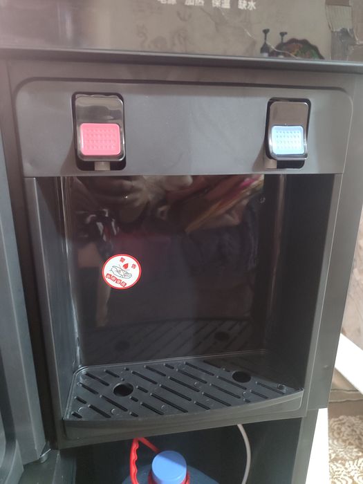 Кулер для горячей и холодной подачи воды