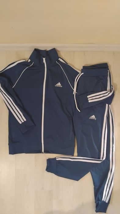 Trening  Adidas pentru femei.