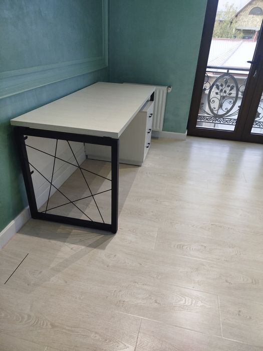 Loft mebel stelaj chikago