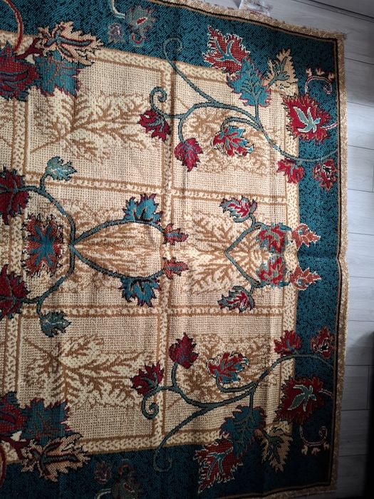 Covor persan nou de vânzare, are dimensiunea 200x300 cm.